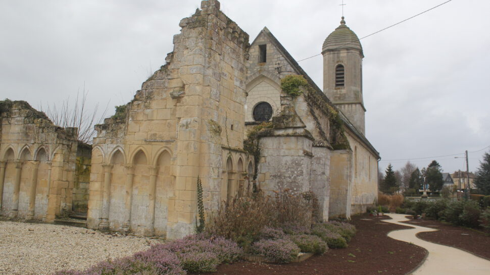 Ruines de la nef de l'église de Cristot